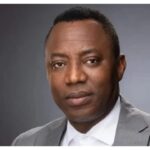‘Free Sowore now’ – Protesters storm Federal High Court Abuja [VIDEO]