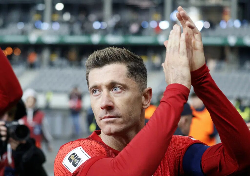 Robert Lewandowksi agrees to join MLS side Chicago Fire