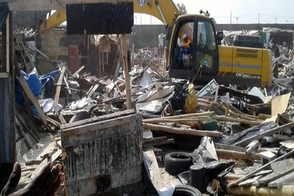 Lagos begins removal of illegal squatters along Lagos-Badagry Expressway