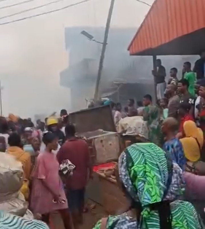 Many shops destroyed as fire razes Oyo market
