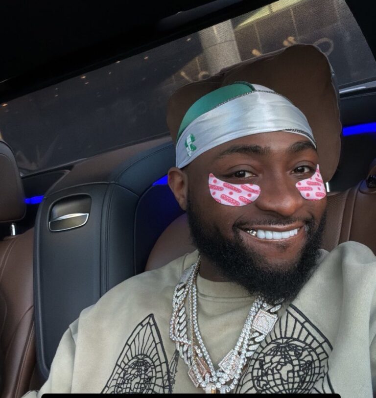 Davido challenges young Nigerians to stay close to God after success